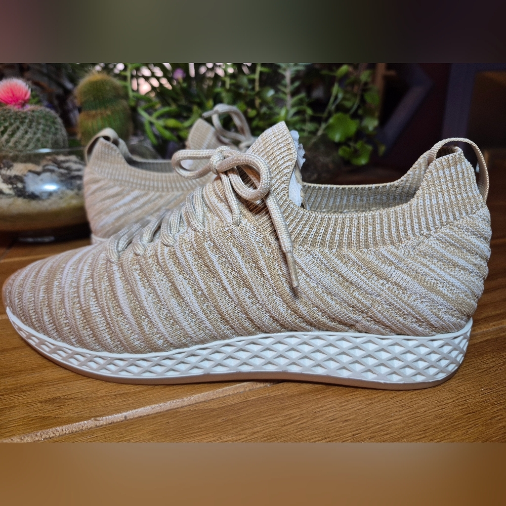 Urban Sport By J Slides - Olivera Sneakers - Womens Size 9.5‎